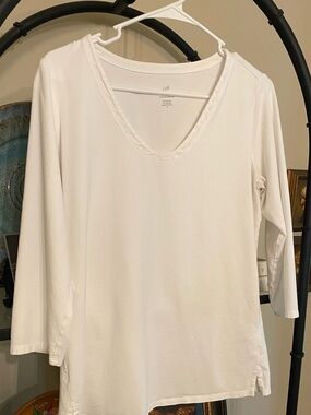J.Jill White rounded V-Neck 3/4 sleeve Women's Top